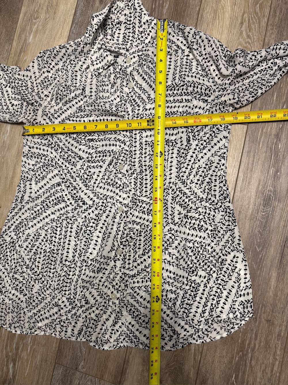 #1)  CAbi Black & White Patterned Button-Down Blouse With Wrap Style Back - Picture 4 of 6